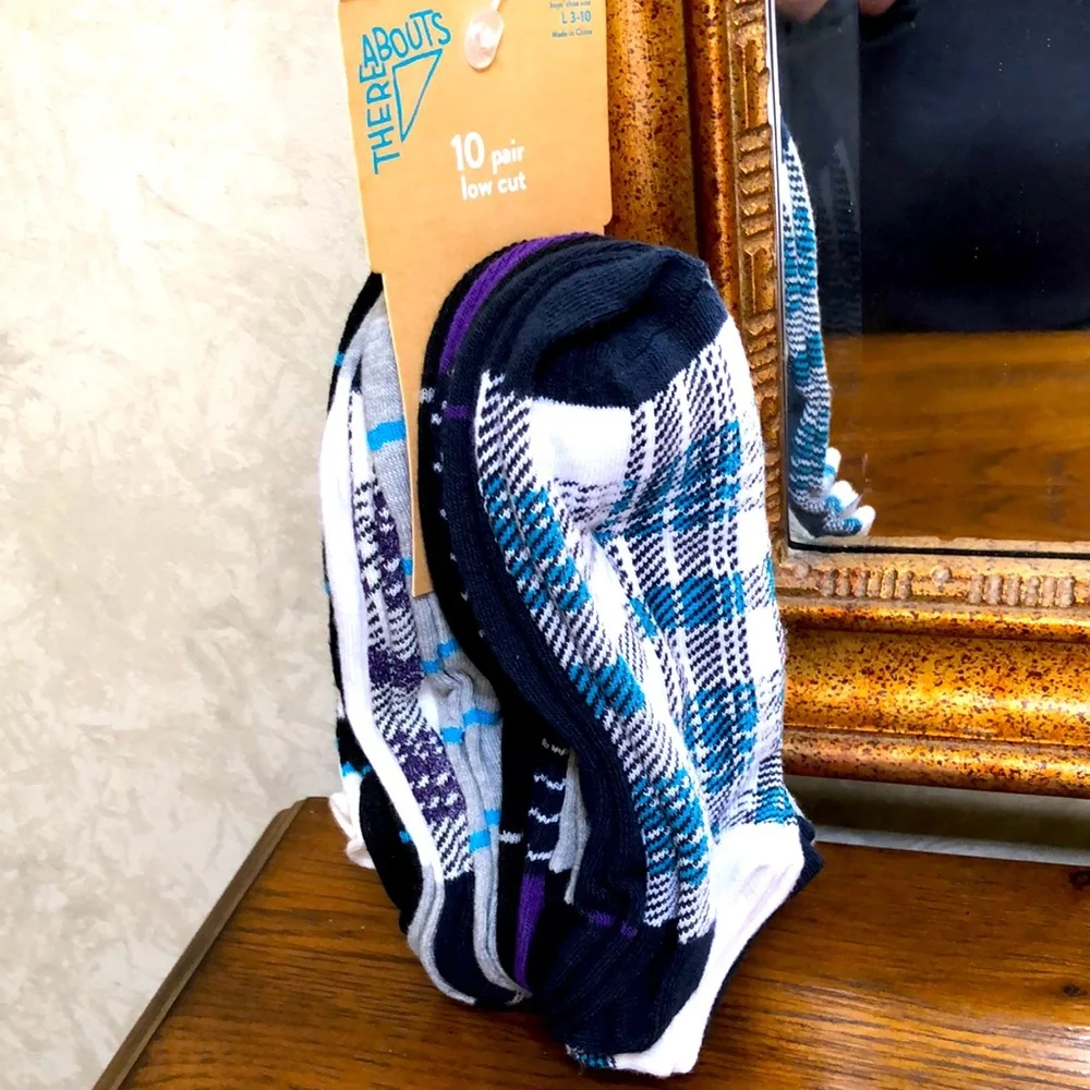 New Boy’s Thereabouts 10 pair low cut socks.  Size L 3-10. Age 5+.